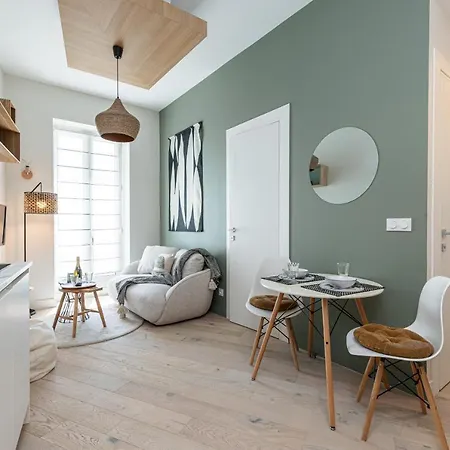 Charming 1 Bdr *