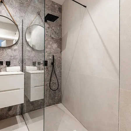 Charming 1 Bdr Апартаменты