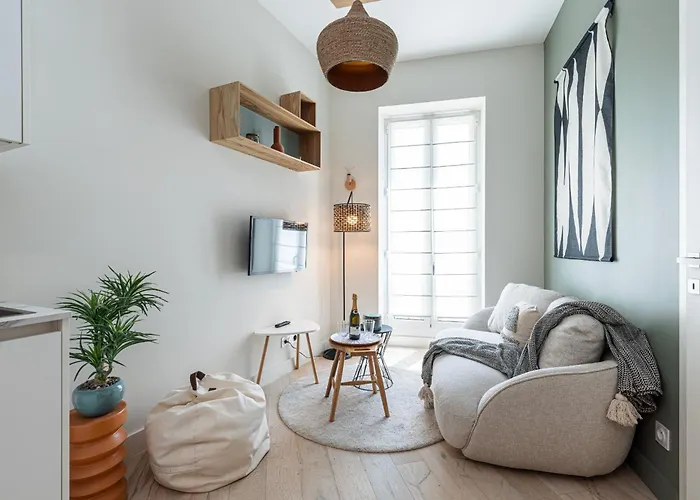 Charming 1 Bdr Appartement