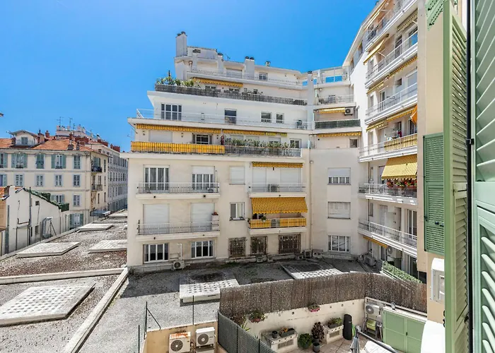 Charming 1 Bdr Appartement *
