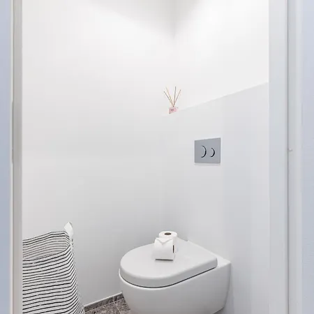 Charming 1 Bdr
